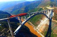世界上跨度最大的客貨公用高速鐵路特大橋：云桂鐵路南盤(pán)江特大橋